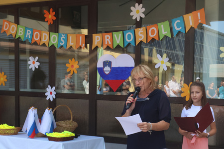 SPREJEM PRVOŠOLČKOV CERKNICA 05 FOTO LJUBO VUKELIČ